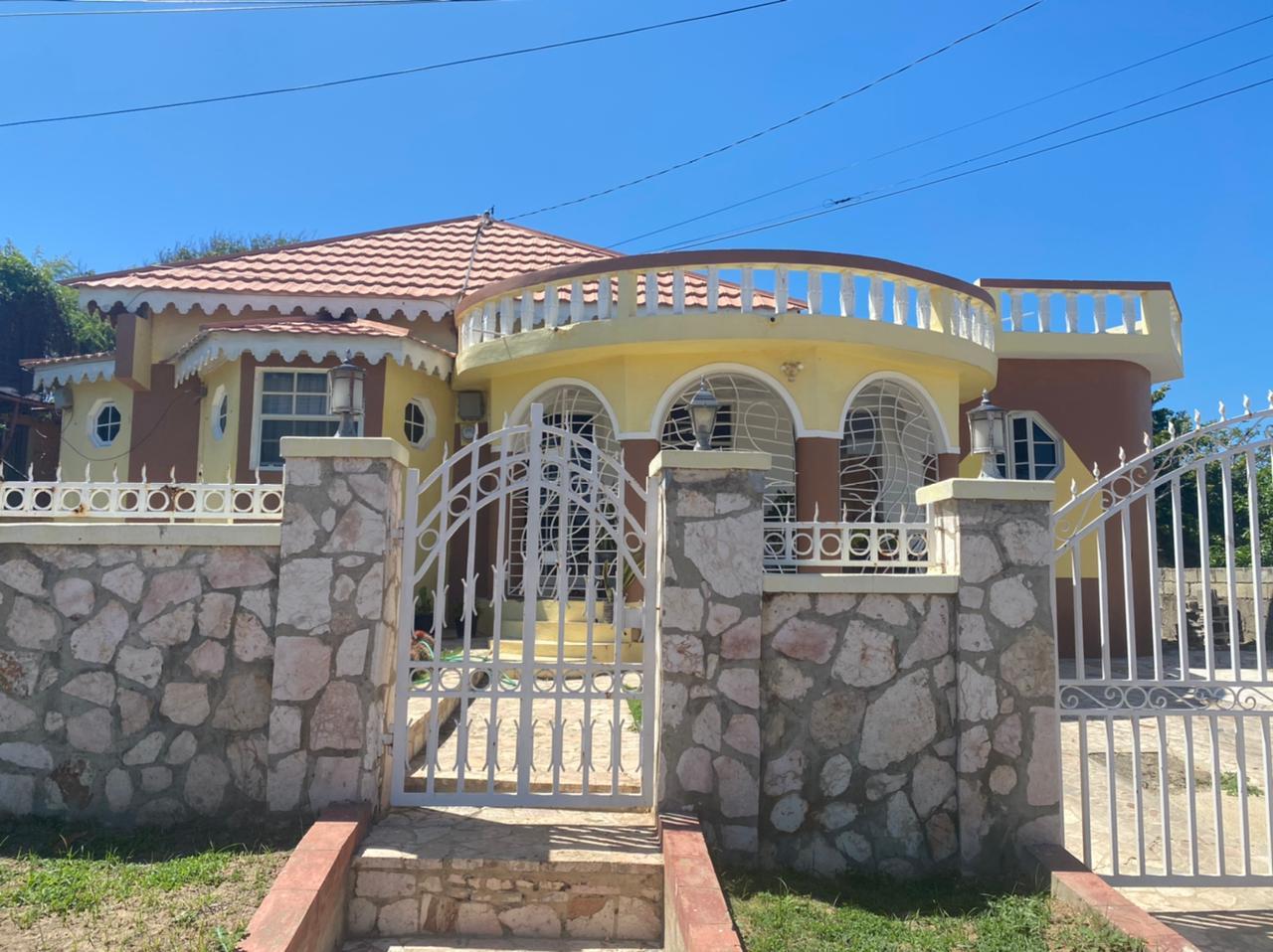 House for Sale in Boulder Crescent, Greater Portmore, St Catherine