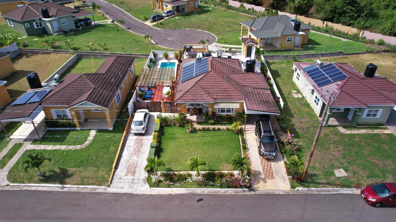 Exquisite, Fully furnished, Airconditioned House for sale in Belle Air