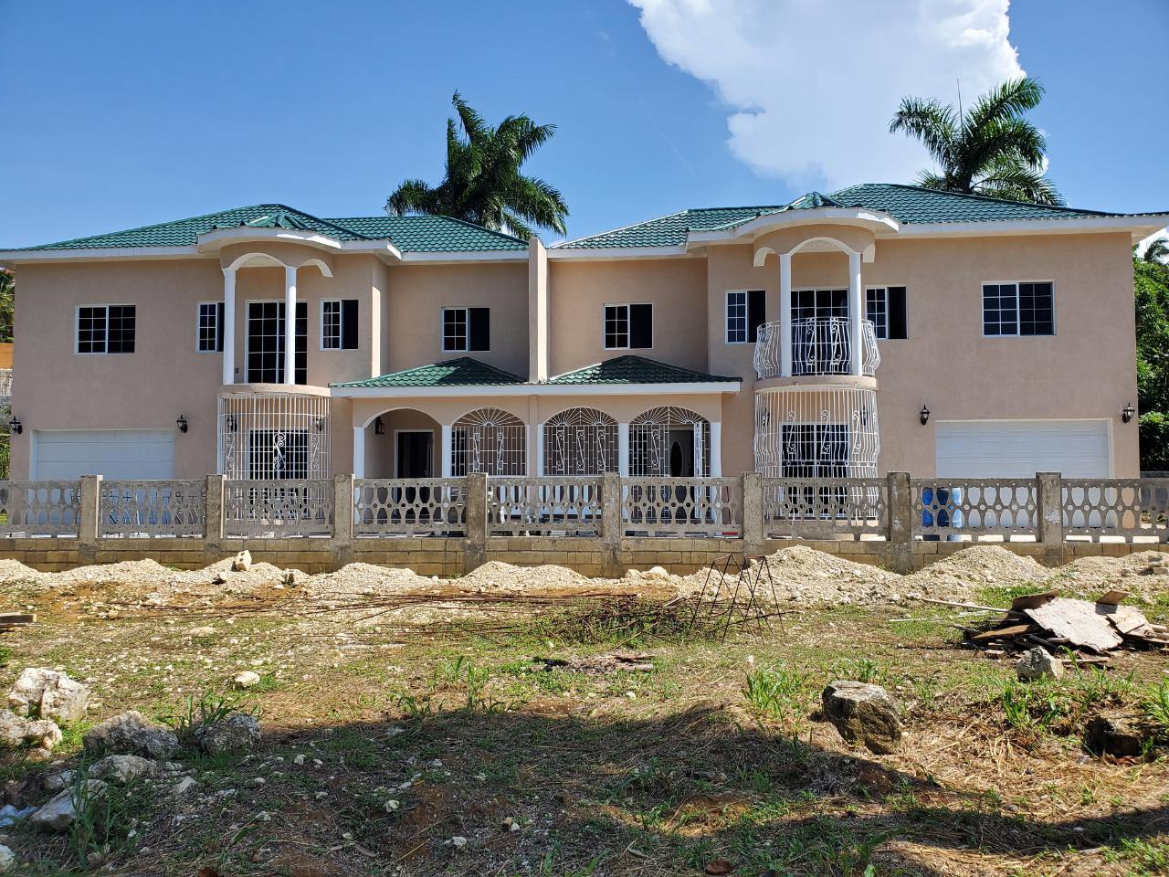 6 Bedroom 5 Bathroom House For Sale in Milano Drive, Hopewell, Hanover