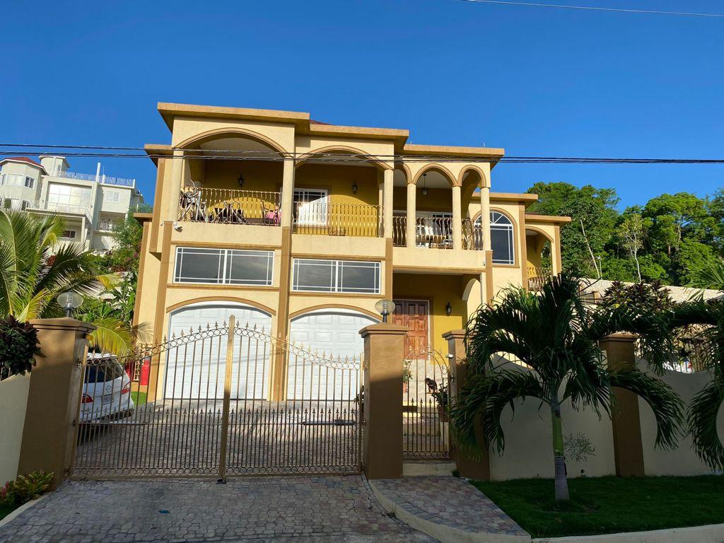 Beautiful 5 Bedroom 7 Bathroom House For Sale on Lombardia Drive, St