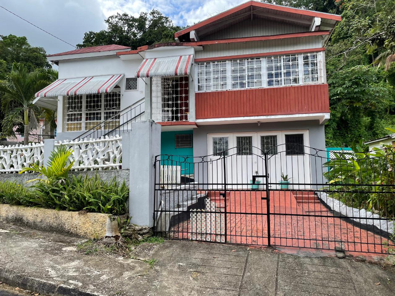 Bi-level 4 Bedroom 4 Bathroom House For Sale in Lucky Hill, St Mary ...