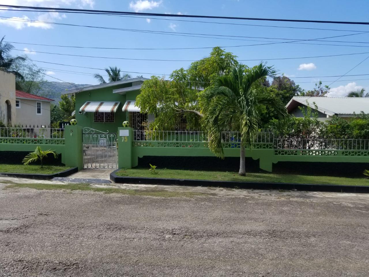 5 Bedroom 3 Bedroom House For Sale in Beadles Boulevard, Santa Cruz, St