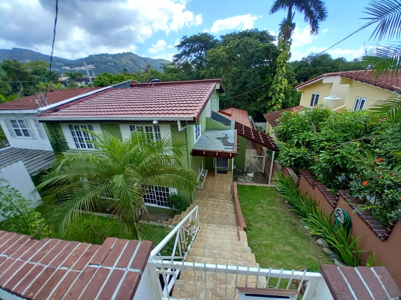 Cozy 4 Bedroom 3 Bathroom Townhouse For Sale in Earls Court, Kingston 8