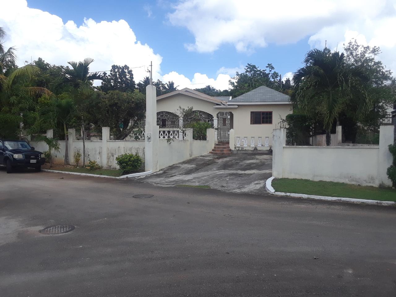 3 Bedroom 3 Bathroom House For Sale in Cannon Ball Way, St Mary Country ...