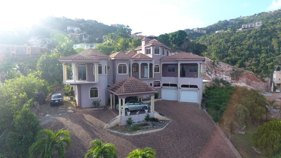 6 Bedroom 6 Bathroom House For Sale in Chancery Hall Drive