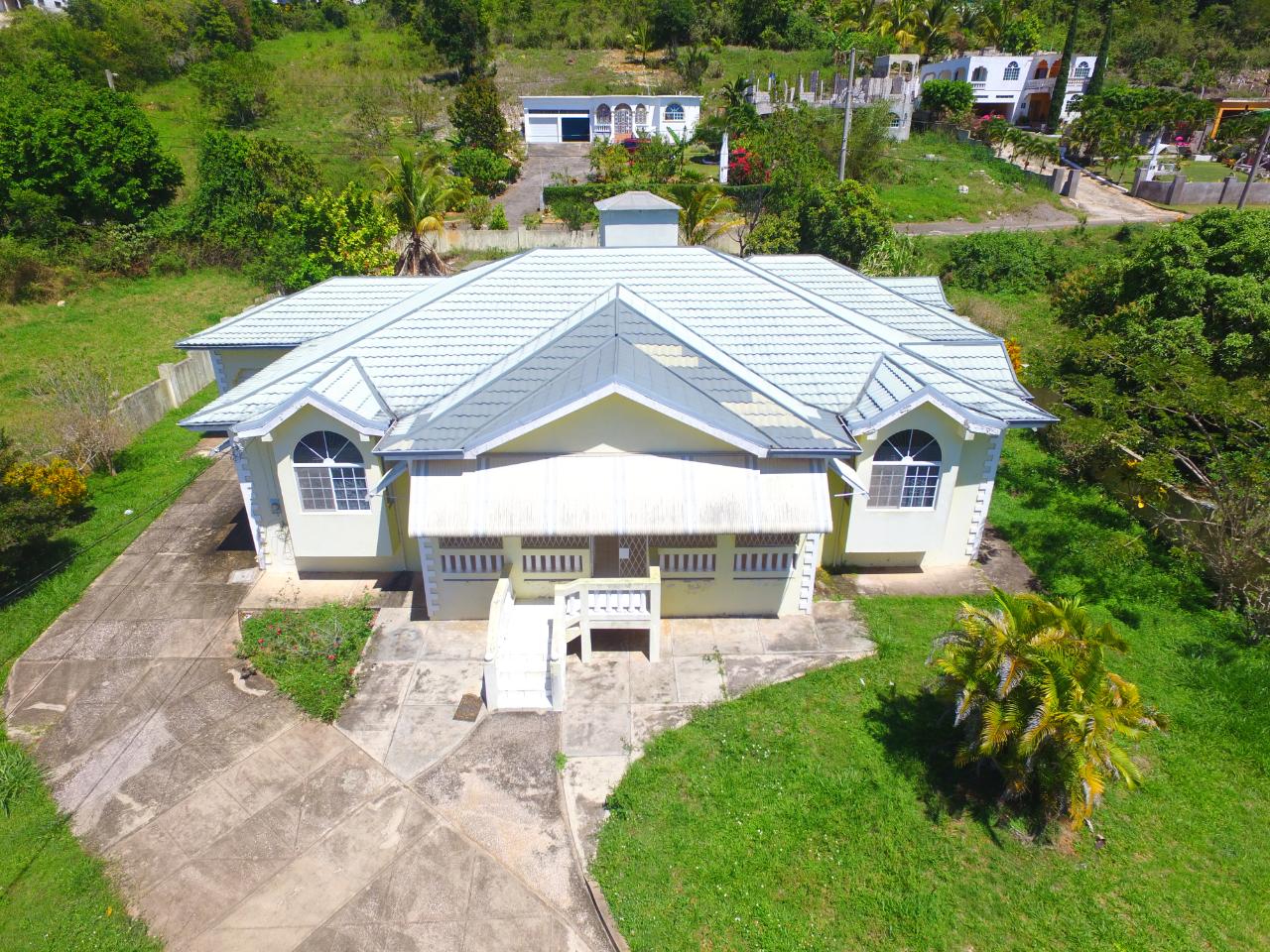 3 Bedroom 3 Bathroom House For Sale in Fairway Sub Division, Spur Tree ...