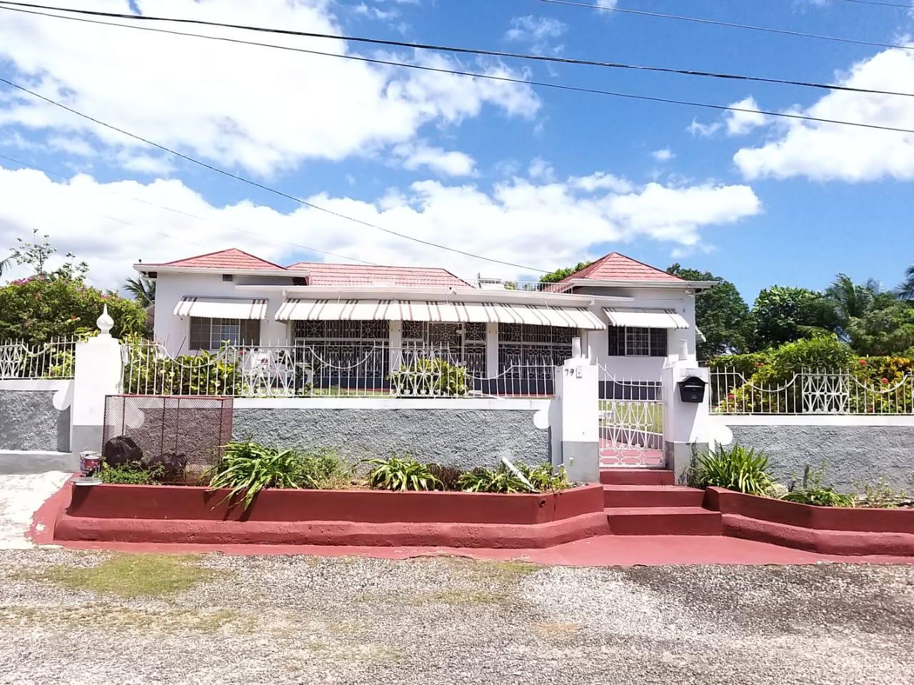 Beautifully Kept 3 Bedroom 2 Bathroom House For Sale in Horizon Park
