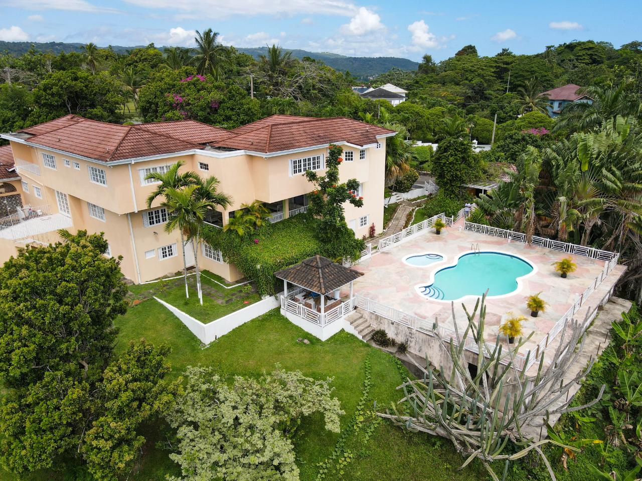 Luxurious 5 Bedroom 6 Bathroom House For Sale in Upton, Ocho Rios ...