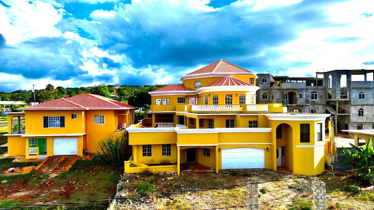 Private Treaty 3 Bedroom 2 Bathroom House For Sale in Belle Way