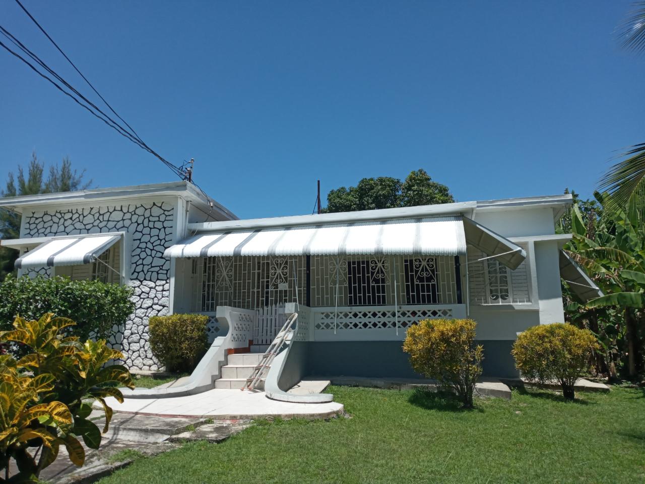 Vintage Styled 4 Bedroom 2 Bathroom House For Sale on East Avenue ...