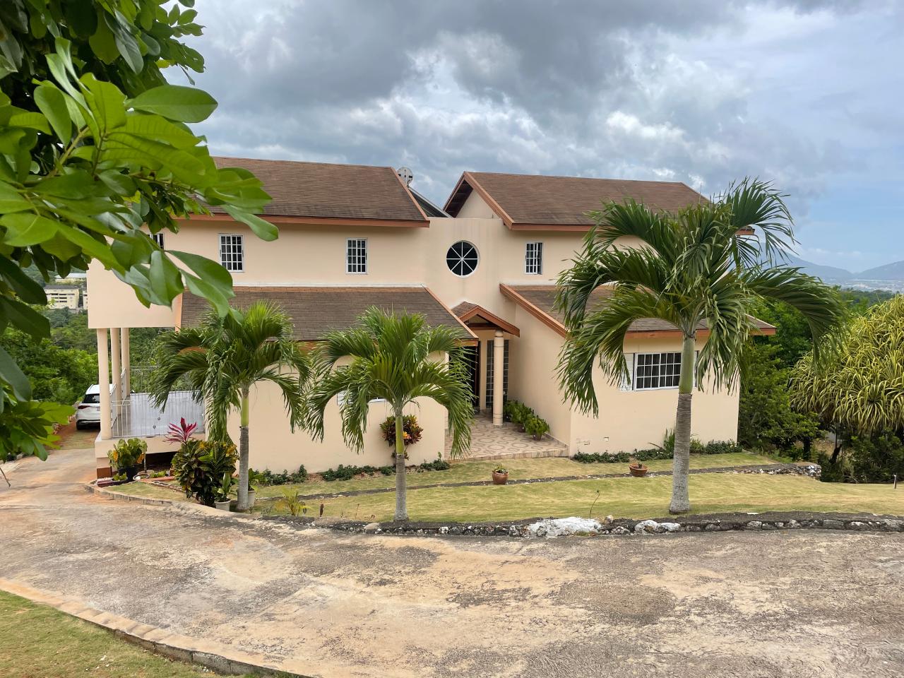 Distinguished 6 Bedroom 5 Bathroom House For Sale in Smokey Vale