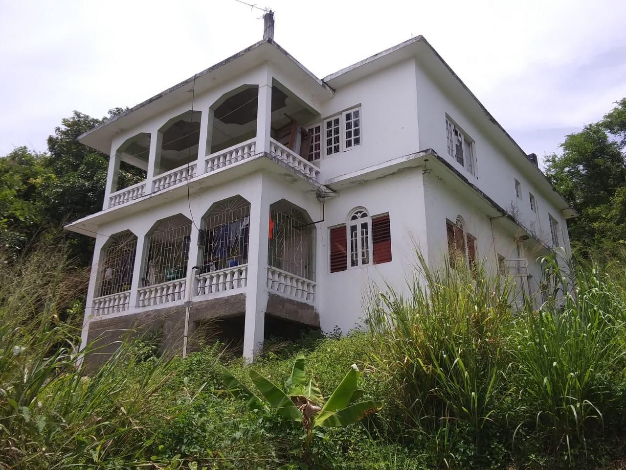 FixerUpper 7 Bedroom 3 Bathroom House For Sale in Porto Bello, Montego