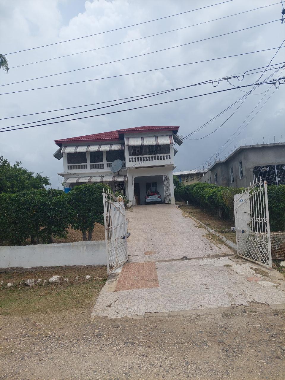 Attractive 4 Bedroom 2 Bathroom House For Sale on Trenton Road, May Pen