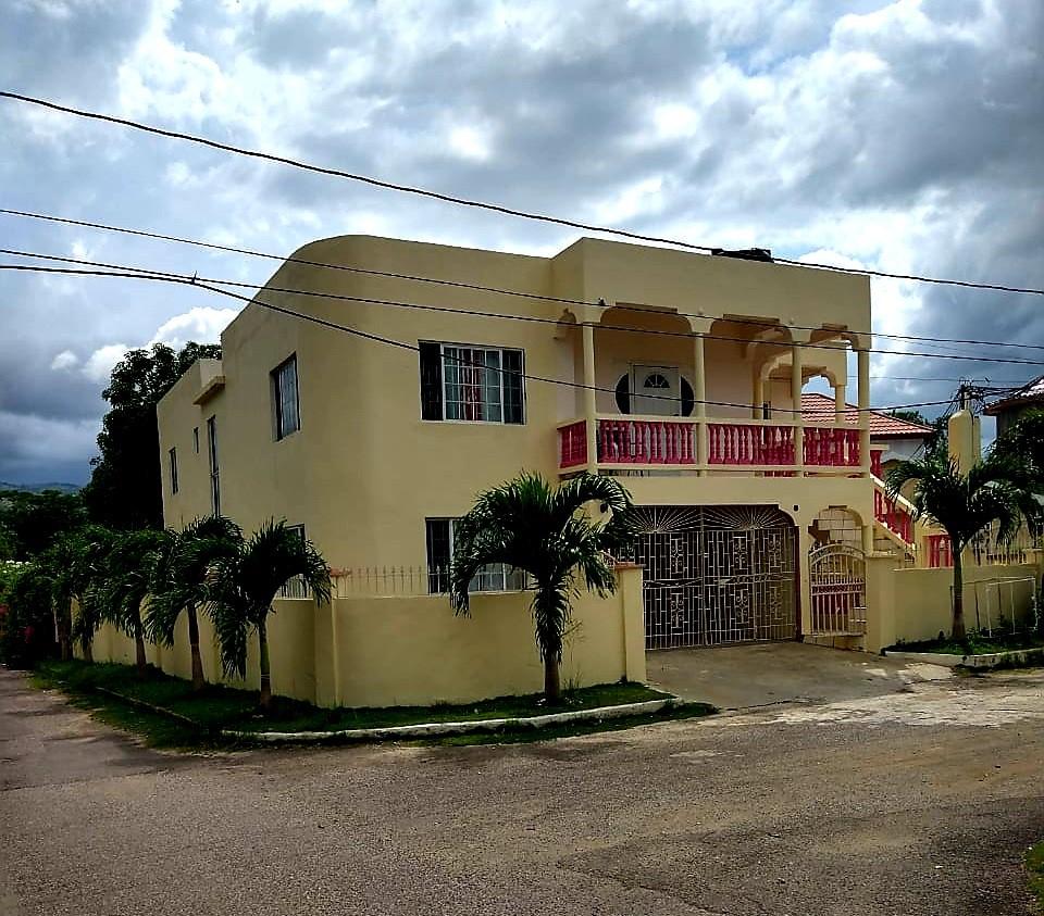 Lovely 9 Bedroom 5 Bathroom House For Sale in Longwood Estate, Santa