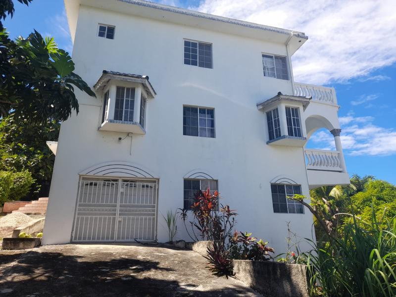 Ocean View 5 Bedroom 3 Bathroom House For Sale in Seaview Heights ...