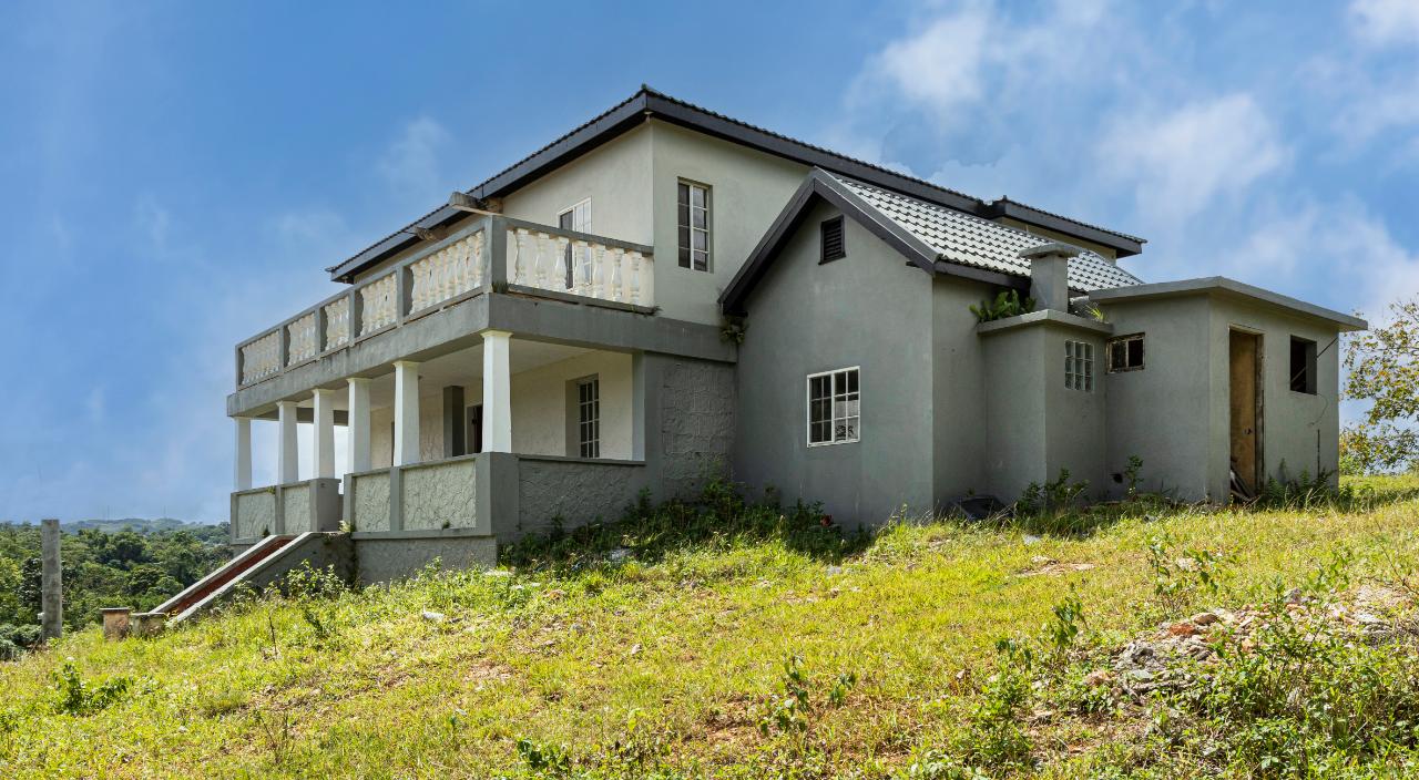 Recently Renovated 3 Bedroom 2 Bathroom House For Sale in Knockpatrick