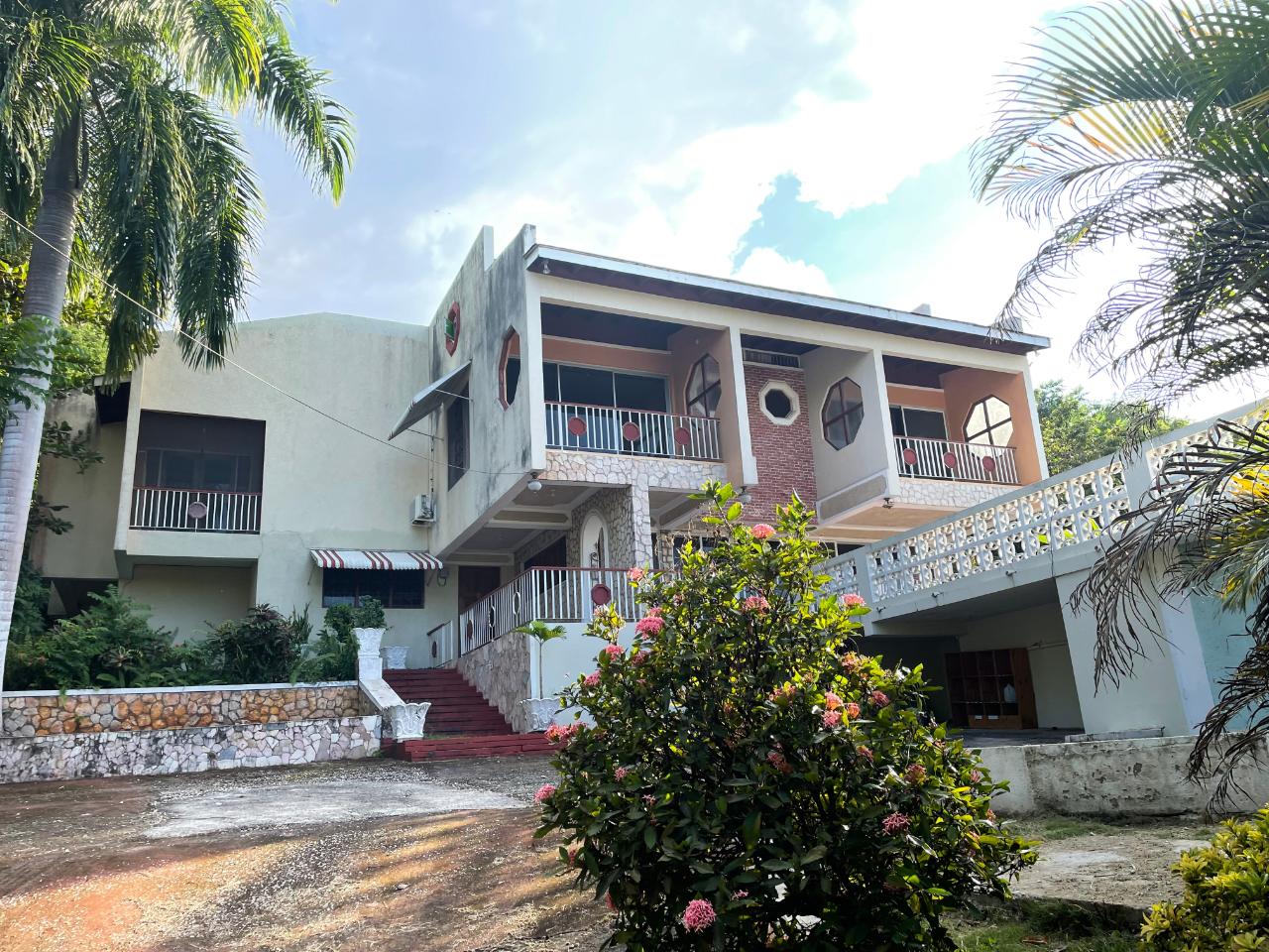 Ocean View 5 Bedroom 6 Bathroom For Sale on Charles Ave, Ironshore