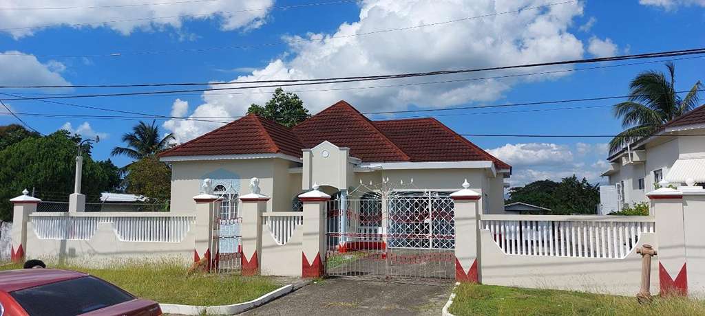 Well Maintained 4 Bedroom 3 Bathroom House For Sale on Marine Drive
