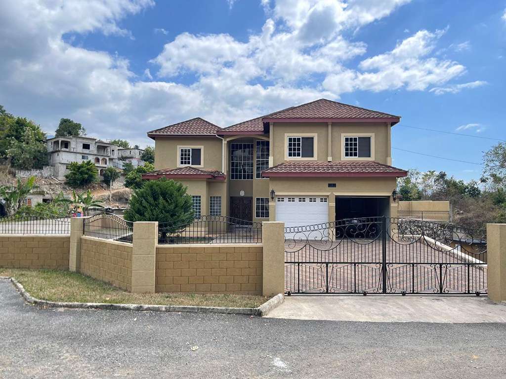 Exquisitely Modern 6 Bedroom 7 Bathroom House for sale on Kingswood