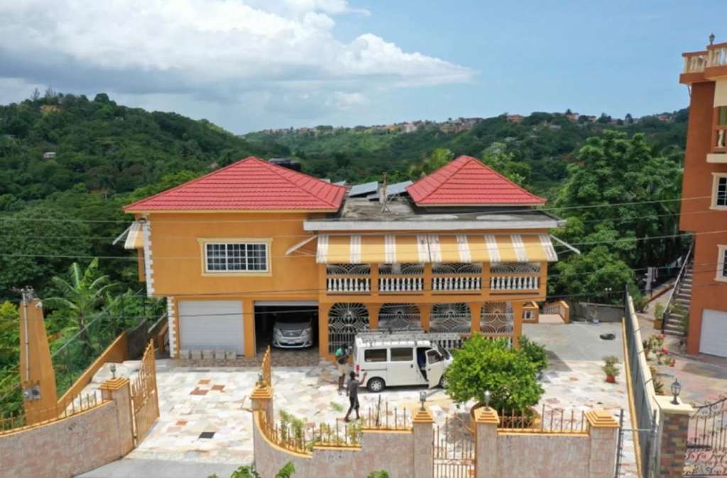 Fully Solar Powered 7 Bedroom 6 Bathroom House for sale on River Close