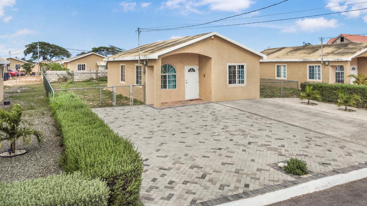 Gated Community 2 Bedroom 2 Bathroom House for sale in Phoenix Park