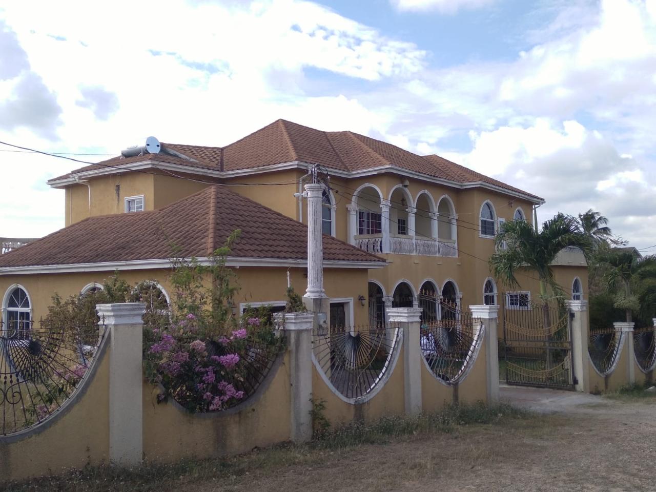 5 Bedroom 5 Bathroom House for sale in Twin Palms Estate, May Pen