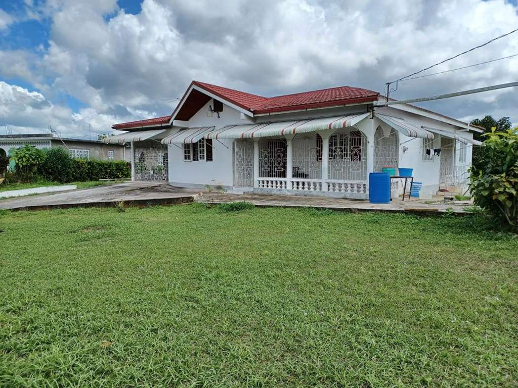 4-bedroom-2-bathroom-house-for-sale-on-tate-road-kellits-clarendon