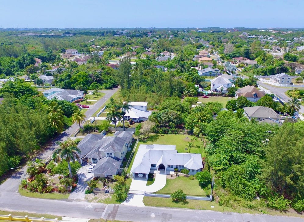 3 Bedroom 3 Bathroom House for sale in Vista Marina, Bahamas