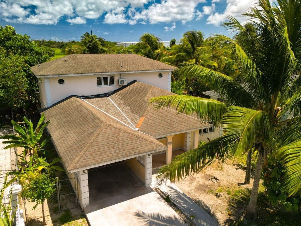 3 Bedroom 4 Bathroom House in Seawell Manor, Gladstone Road, The Bahamas