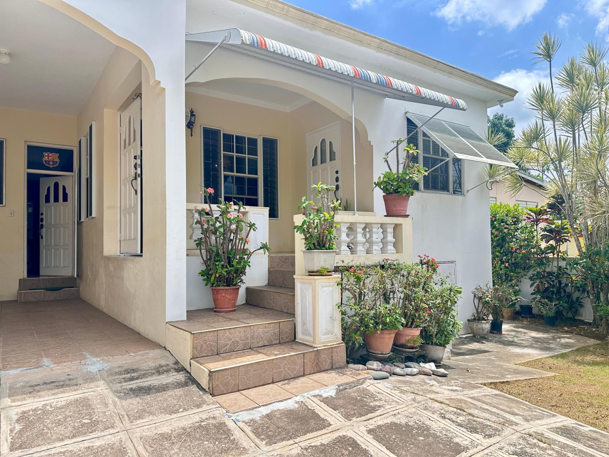 4 Bedroom 3 Bathroom Home at Tangerine Circle, St Catherine