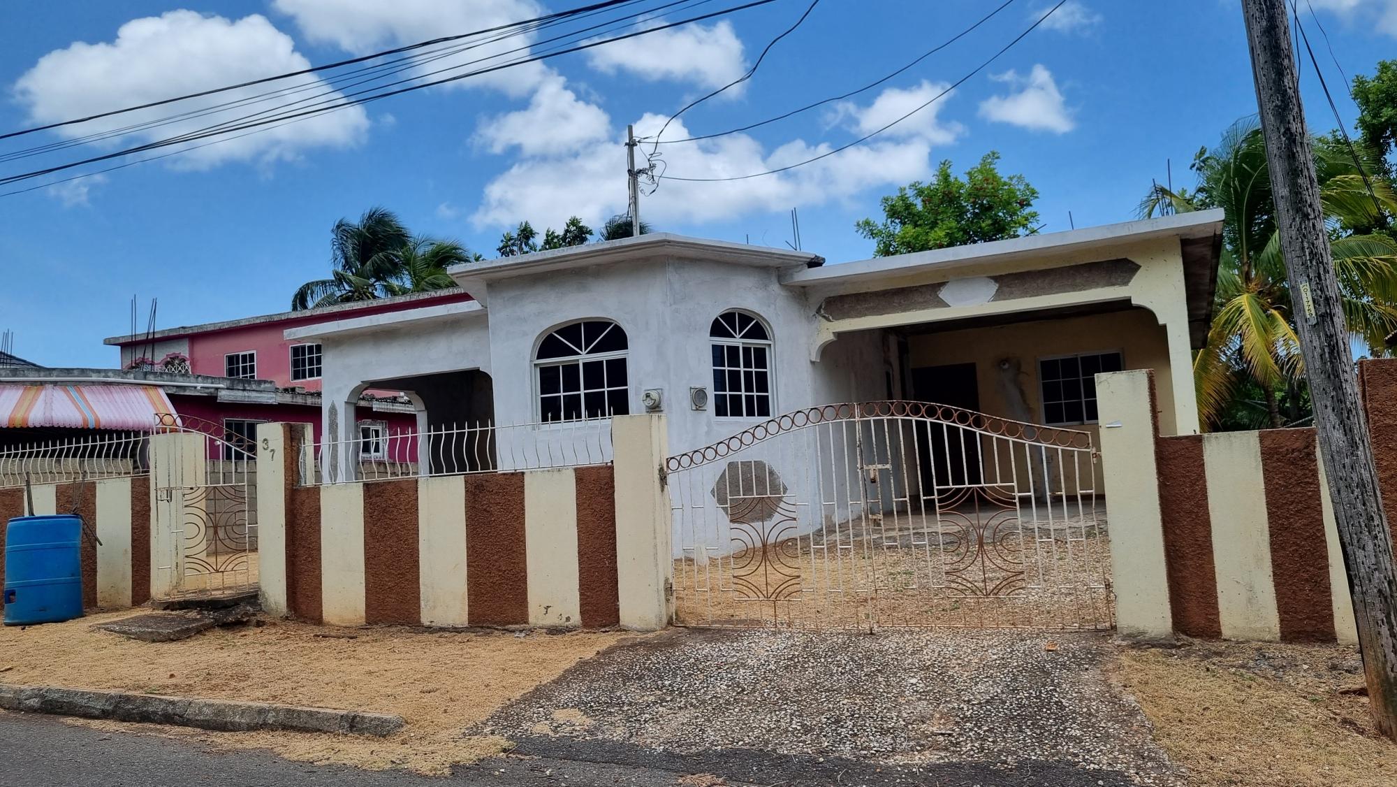 Fixer Upper 4 Bed 2 Bath in Colbeck Heights, Old Harbour, St. Catherine