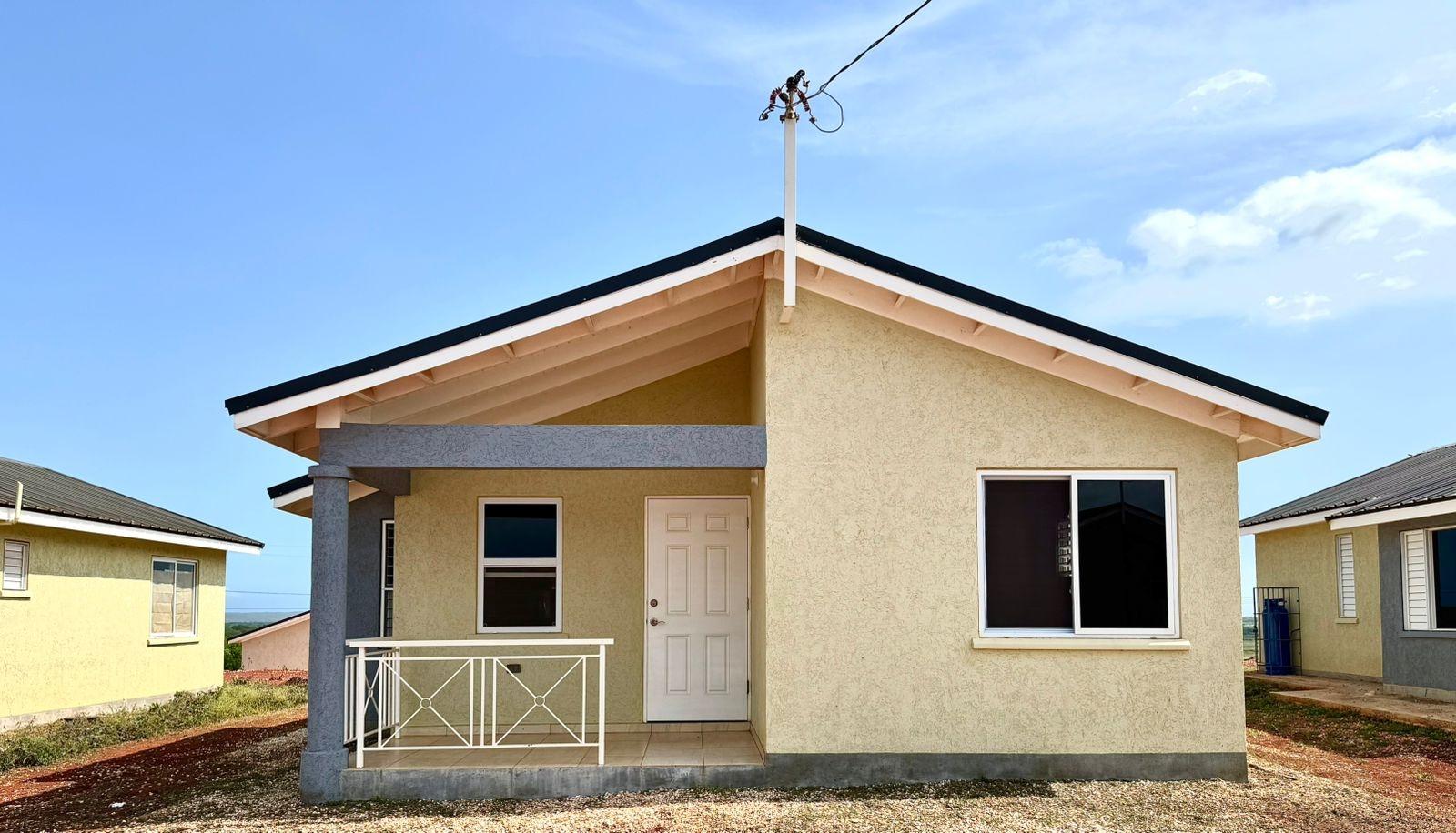 2 Bed 1 Bath for rent Silversun Estate, Inswood, St. Catherine.