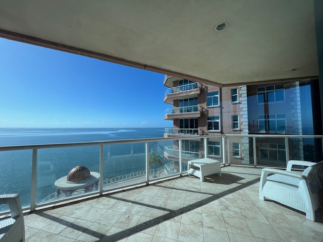 Condo for sale in Shorelands